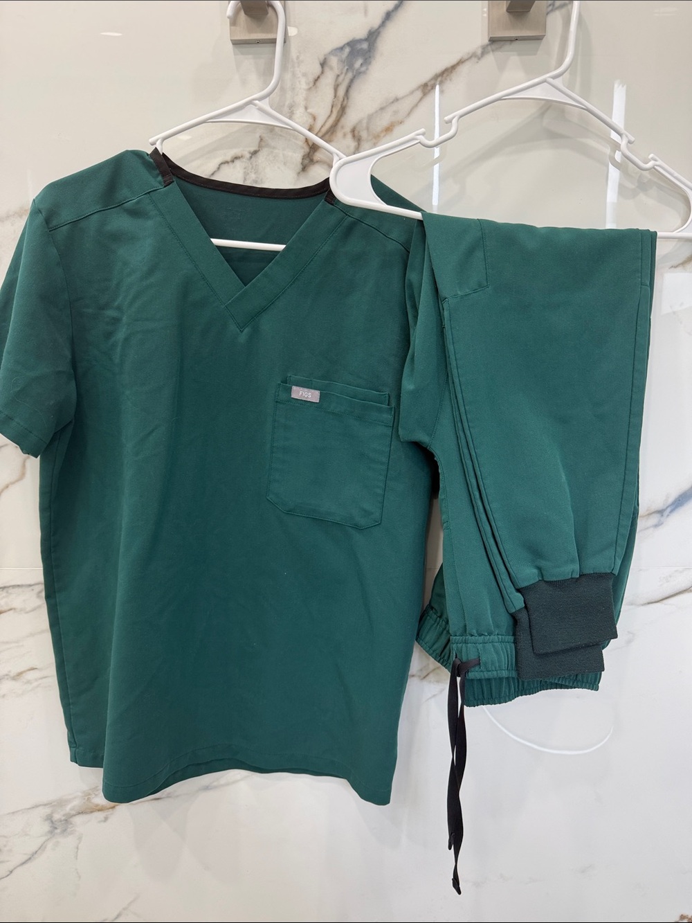 Figs Men’s Scrub Set in Green - V-Neck Top & Jogger Pants
